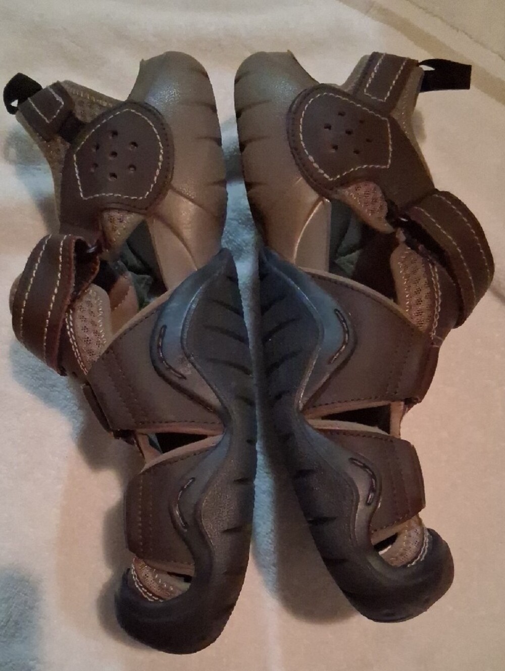 CROCS Brown Closed-Toe Strapped Sandals - Picture 2 of 8